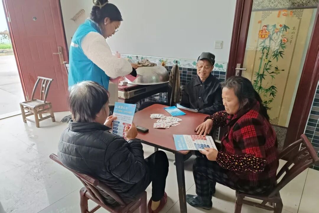 服務(wù)走進(jìn)村委，健康流入萬(wàn)家